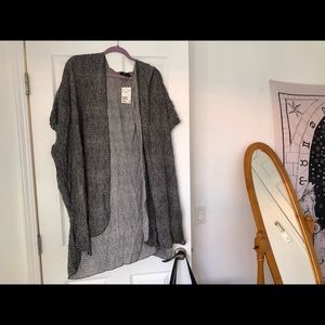 H&M Patterned Flowy Shrug